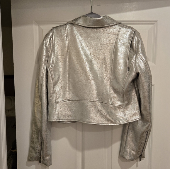 Zara - Picture 2 of 2